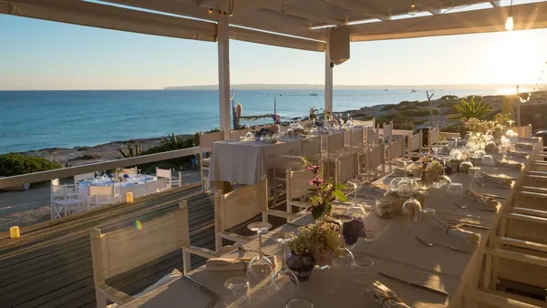 10.7 Formentera restaurant interior